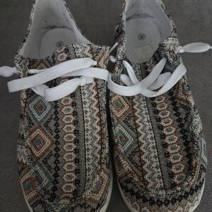 Gentley used boat shoes